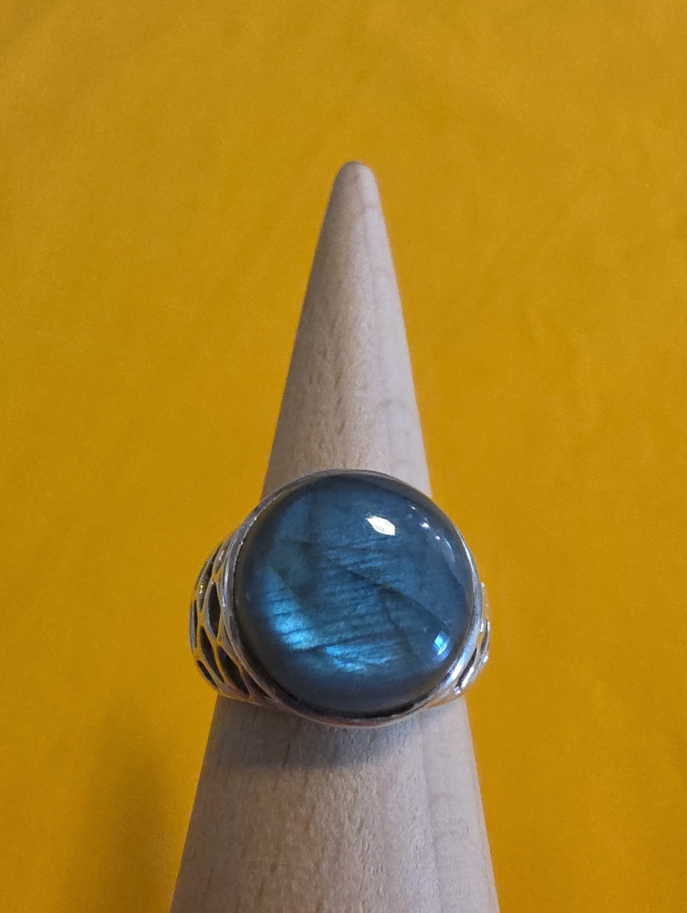 925 Labradorite Ring ▪︎ Large Round Gemstone Set in 925 Silver ▪︎ A Beauty!
